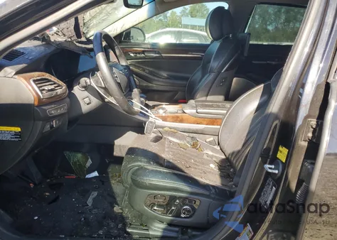 2018 Genesis G90 Ultimate z USA, uszkodzony, nr VIN KMHG54JH8JU049335